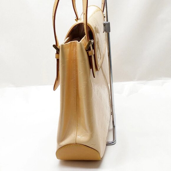 Authentic Louis Vuitton Biscayne Bay GM Beige Vernis Shoulder Bag mon650-110925 - Picture 3 of 16